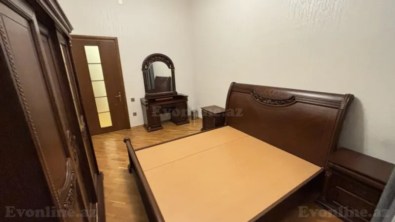 Kirayə verilir 3 otaqlı Mənzil Köhnə tikili 130 m² Sahil m. - şəkil 13