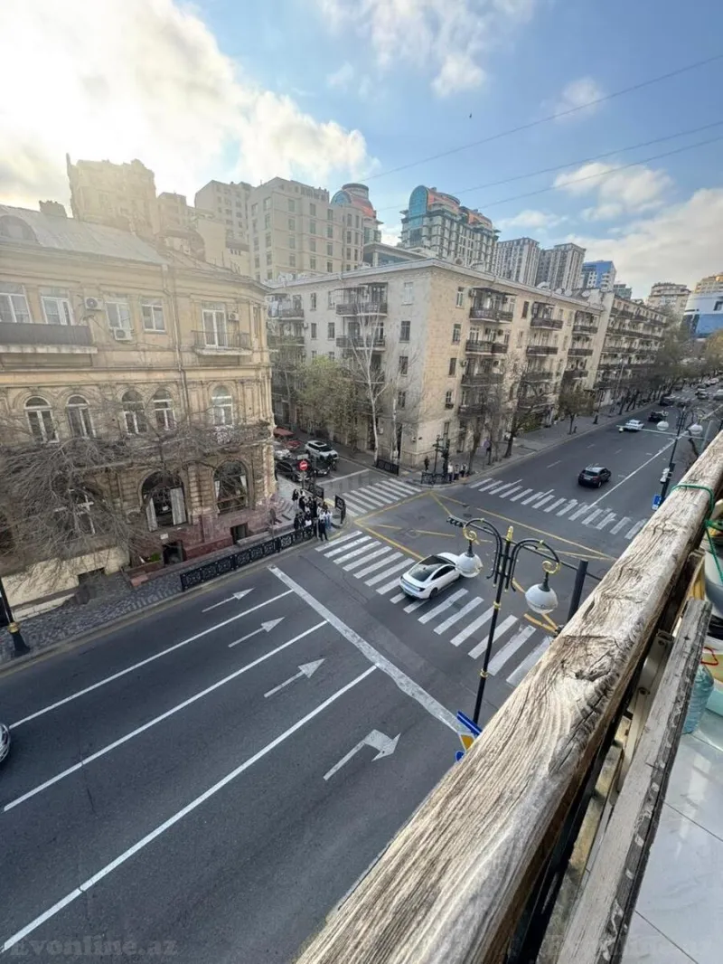 Satılır 2 otaqlı Mənzil Köhnə tikili 61 m² 28 May m.