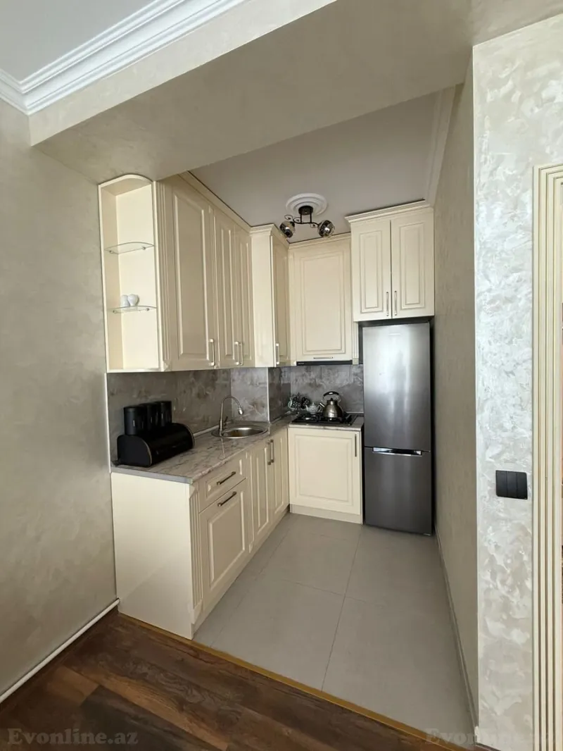 Kirayə verilir 2 otaqlı Mənzil Yeni tikili 50 m² İnşaatçılar m. - şəkil 2