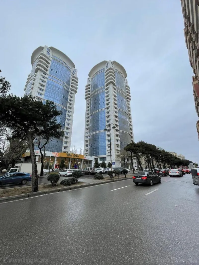 Satılır 4 otaqlı Mənzil Yeni tikili 239 m² Nizami m.
