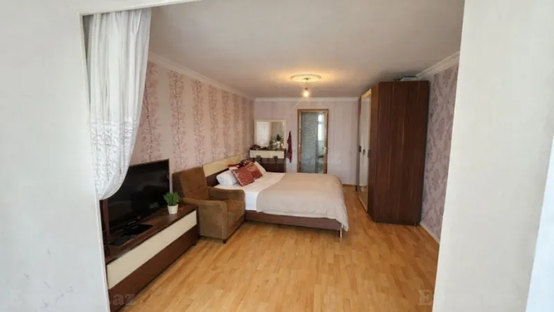 Satılır 3 otaqlı Mənzil Köhnə tikili 63 m² Yasamal