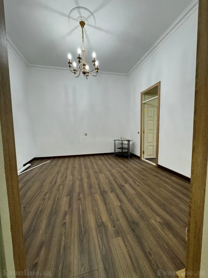 Kirayə verilir 3 otaqlı Mənzil Köhnə tikili 90 m² Sahil m.