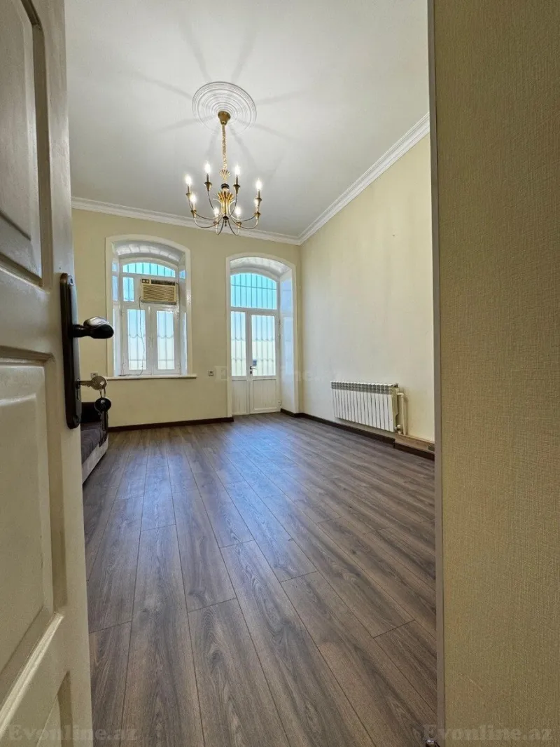 Kirayə verilir 3 otaqlı Mənzil Köhnə tikili 90 m² Sahil m. - şəkil 6