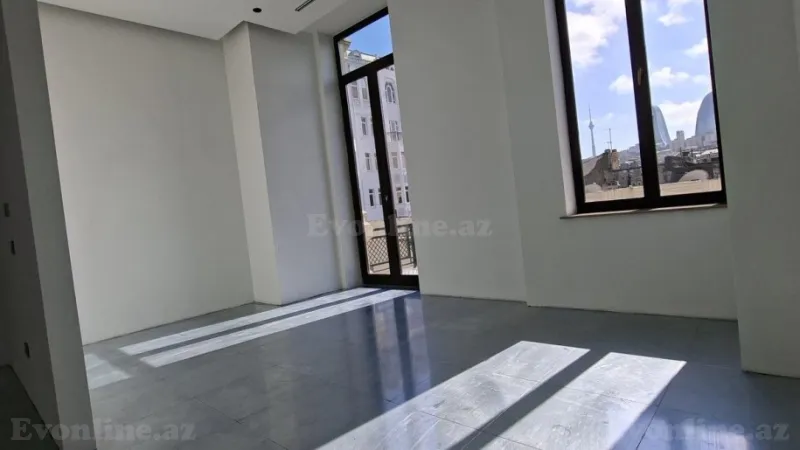 Kirayə verilir Ofis 680 m² Sahil m.