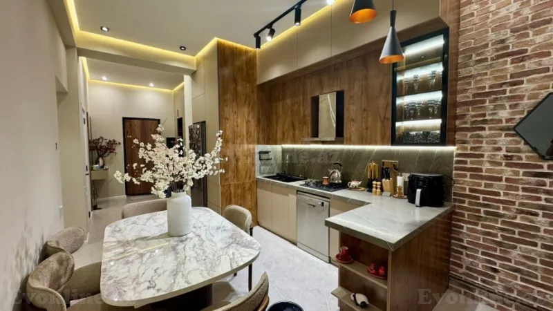 Kirayə verilir 3 otaqlı Mənzil Yeni tikili 90 m² 28 May m.