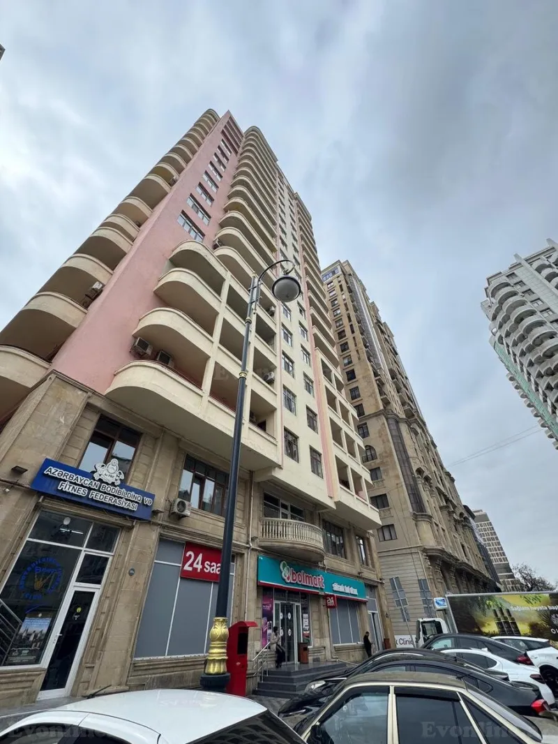 Satılır 4 otaqlı Mənzil Yeni tikili 210 m² 28 May m.
