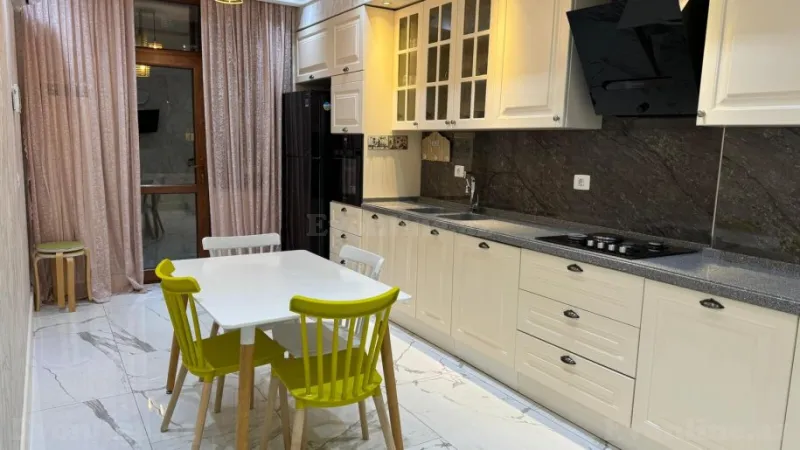 Satılır 4 otaqlı Mənzil Yeni tikili 155 m² Yasamal r. - şəkil 2