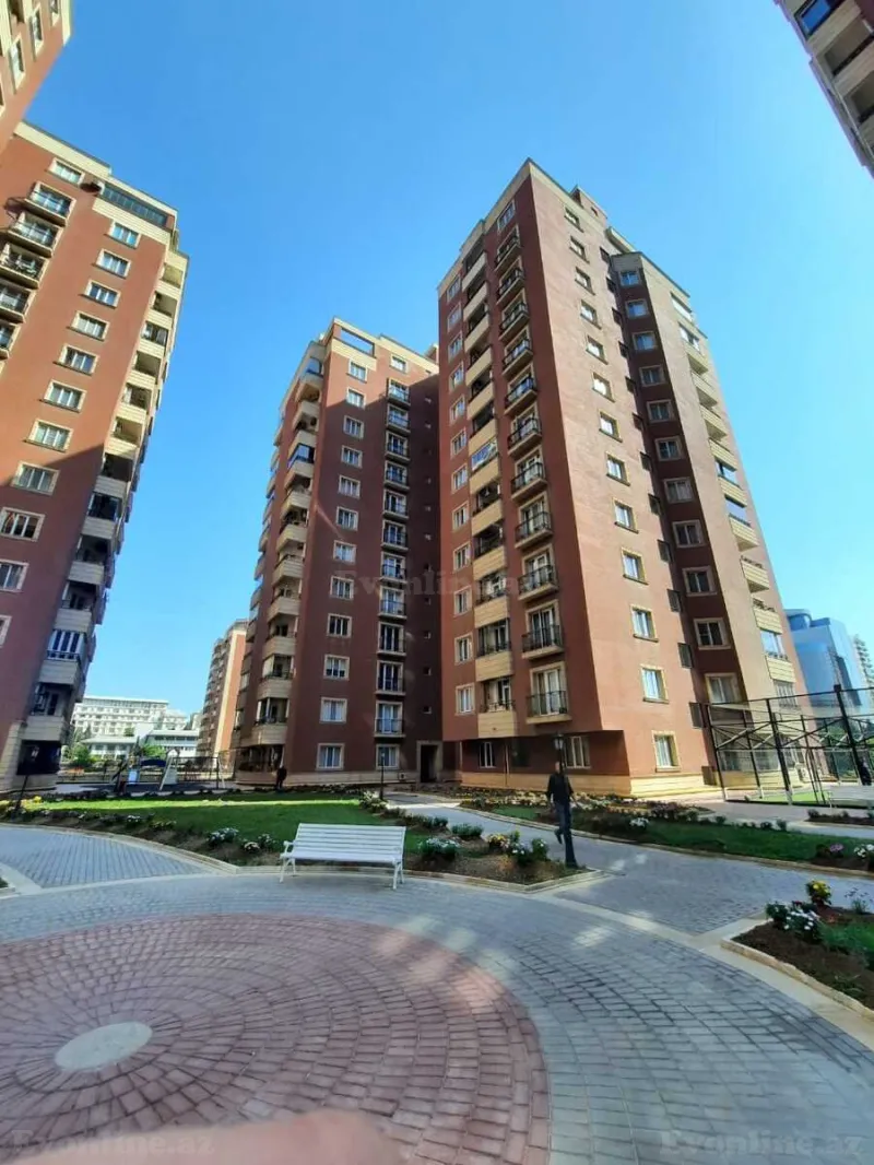 Satılır 4 otaqlı Mənzil Yeni tikili 178 m² 28 May m.