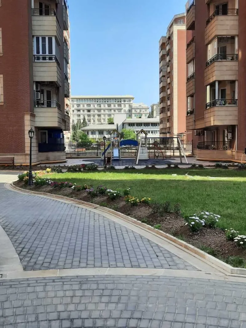 Satılır 4 otaqlı Mənzil Yeni tikili 178 m² 28 May m. - şəkil 3