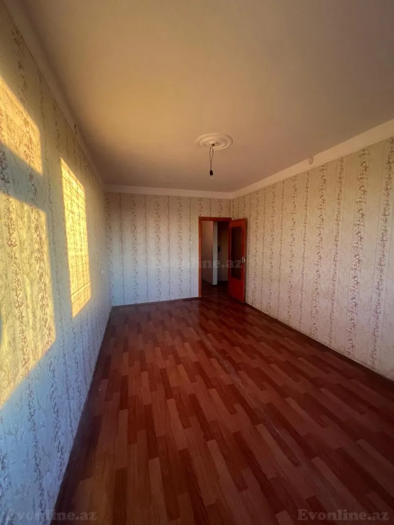 Satılır 5 otaqlı Mənzil Köhnə tikili 110 m² Suraxanı r. - şəkil 3