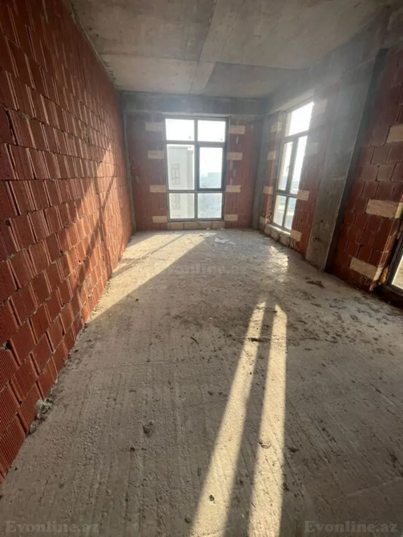 Satılır 3 otaqlı Mənzil Yeni tikili 112.2 m² Koroğlu m. - şəkil 2