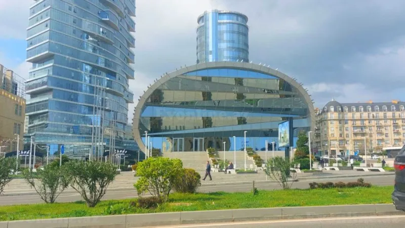 Kirayə verilir 3 otaqlı Mənzil Yeni tikili 145 m² Xətai m.