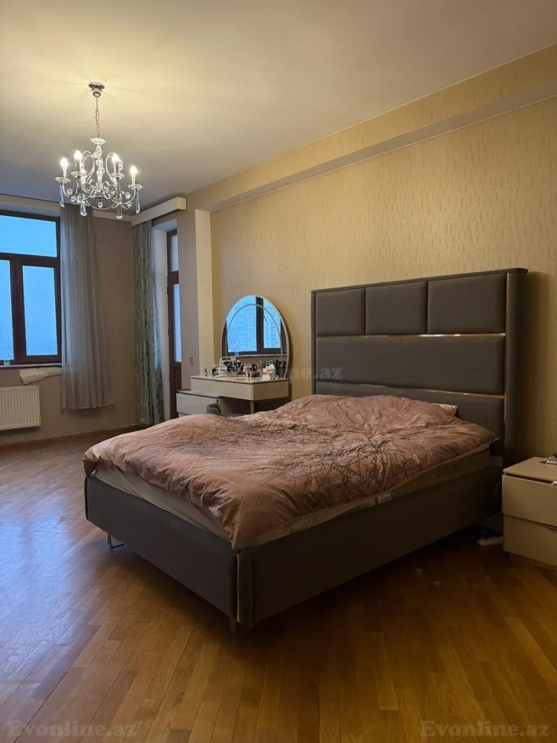 Satılır 3 otaqlı Mənzil Yeni tikili 147 m² 8 Noyabr m.