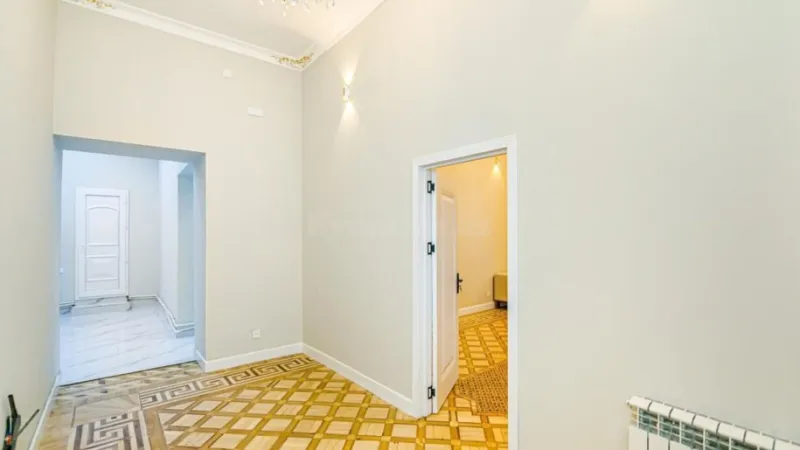 Kirayə verilir 5 otaqlı Mənzil Köhnə tikili 220 m² Sahil m. - şəkil 6