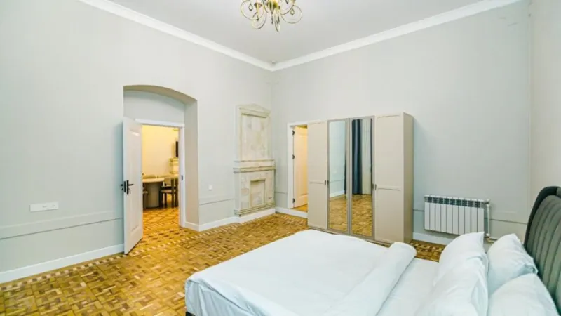 Kirayə verilir 5 otaqlı Mənzil Köhnə tikili 220 m² Sahil m. - şəkil 12