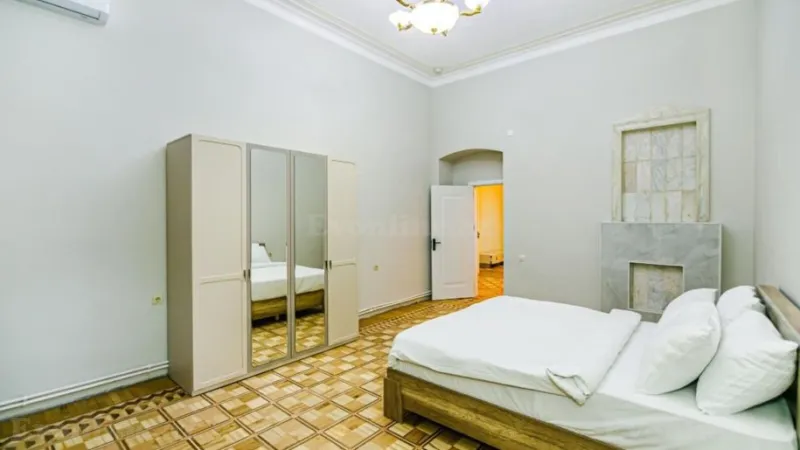 Kirayə verilir 5 otaqlı Mənzil Köhnə tikili 220 m² Sahil m. - şəkil 17