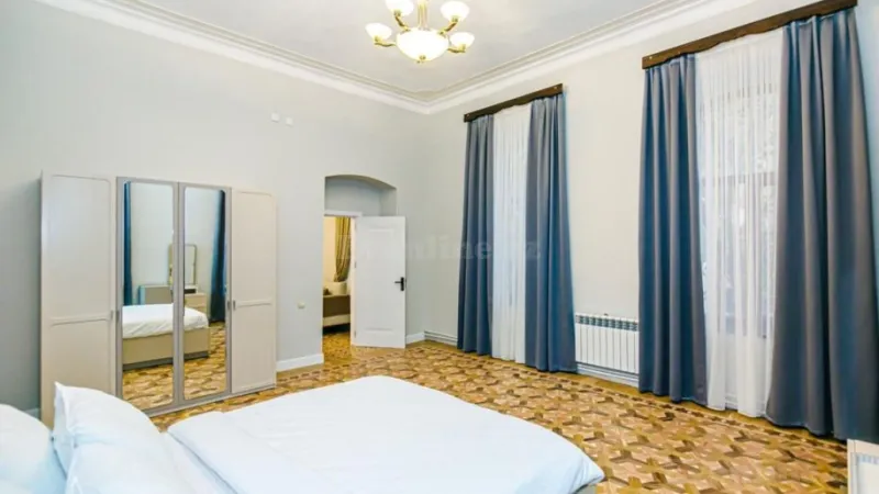 Kirayə verilir 5 otaqlı Mənzil Köhnə tikili 220 m² Sahil m. - şəkil 18