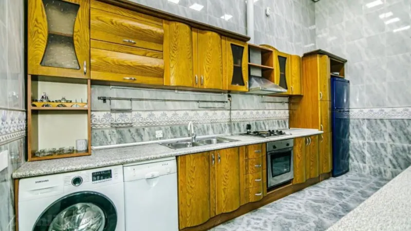 Kirayə verilir 5 otaqlı Mənzil Köhnə tikili 220 m² Sahil m. - şəkil 24