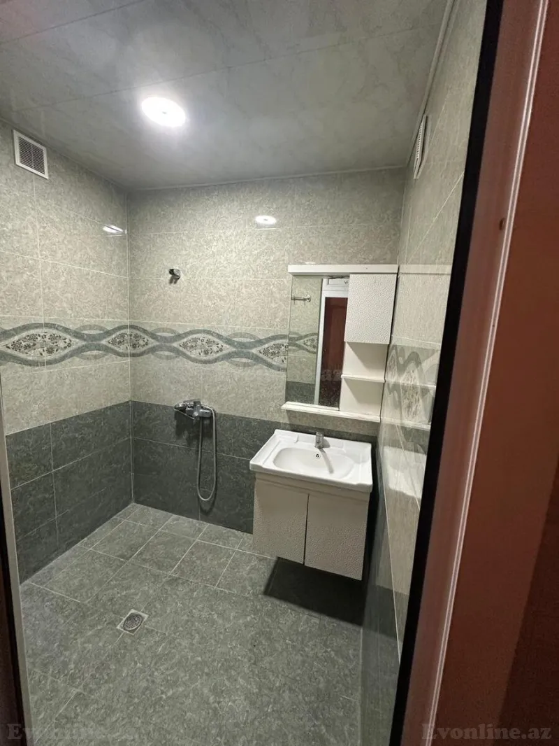 Satılır 2 otaqlı Mənzil Köhnə tikili 65 m² 8-ci mikrorayon - şəkil 3