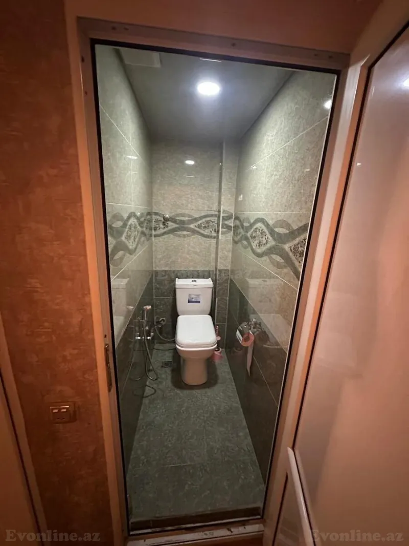 Satılır 2 otaqlı Mənzil Köhnə tikili 65 m² 8-ci mikrorayon - şəkil 7