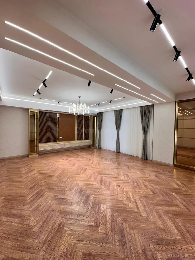 Satılır 4 otaqlı Mənzil Yeni tikili 195 m² 28 May m. - şəkil 2