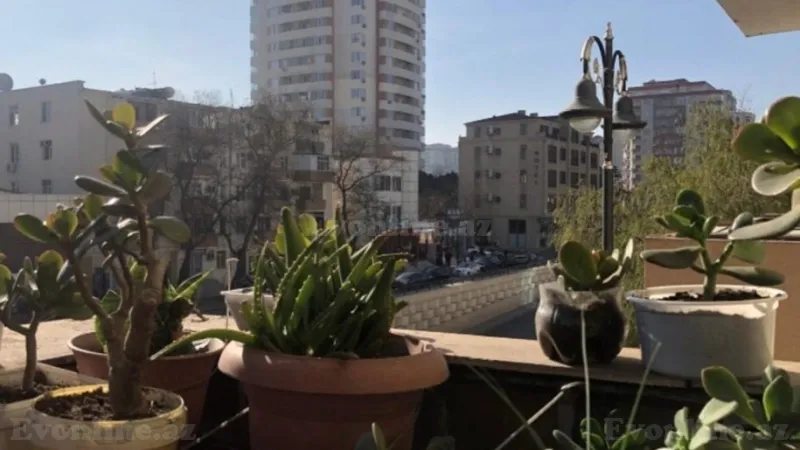 Satılır 3 otaqlı Mənzil Köhnə tikili 60 m² Gənclik m.