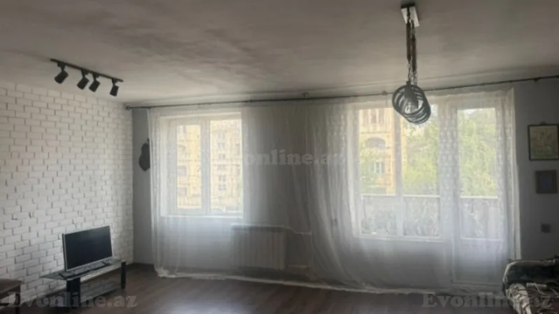 Satılır 3 otaqlı Mənzil Köhnə tikili 60 m² Gənclik m. - şəkil 2