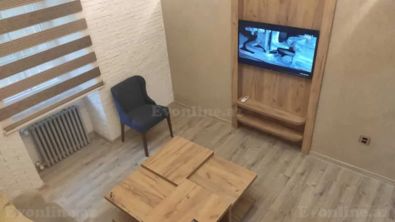 Kirayə verilir 2 otaqlı Mənzil Köhnə tikili 50 m² Sahil m.