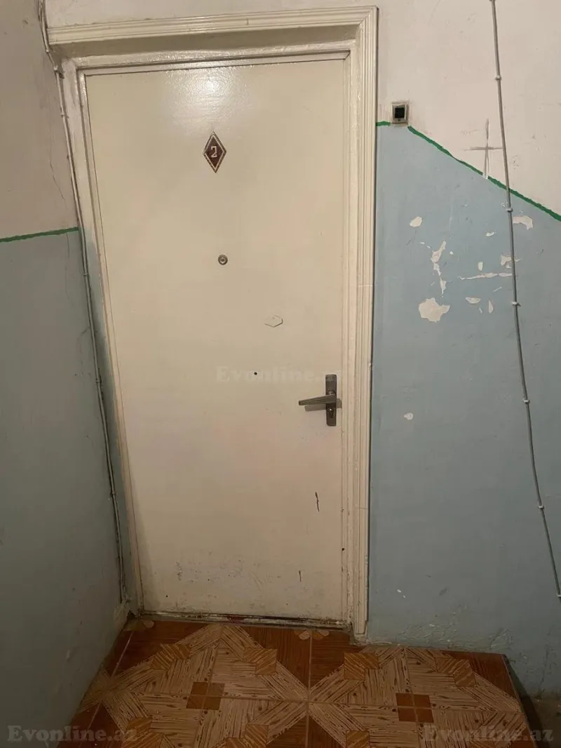 Satılır 2 otaqlı Mənzil Köhnə tikili 55 m² Massiv D