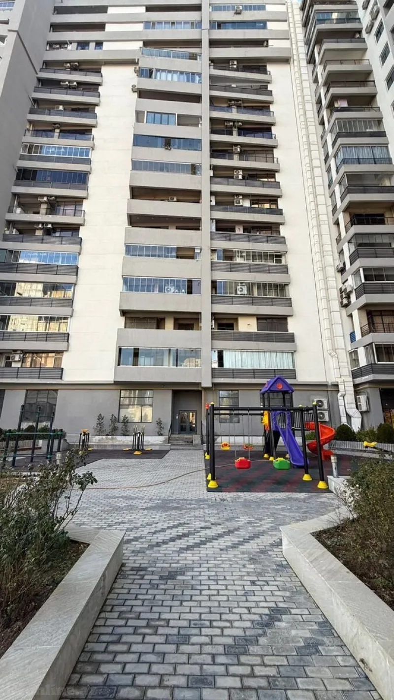 Satılır 3 otaqlı Mənzil Yeni tikili 151 m² Elmlər Akademiyası m.