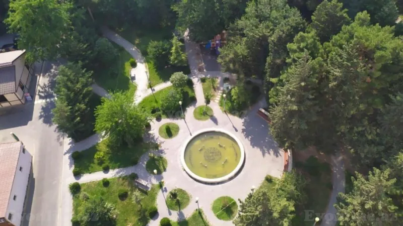 Satılır 2 otaqlı Mənzil Köhnə tikili 65 m² 8-ci mikrorayon - şəkil 2