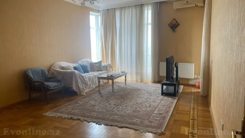 3 otaqlı Mənzil 124 m² Xətai r. Kirayə verilir
