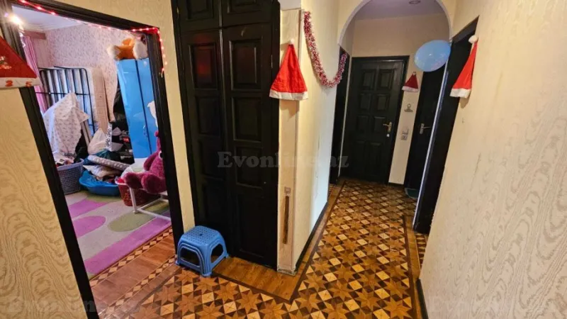 4 otaqlı Mənzil 100 m² Xalqlar Dostluğu m. Satılır