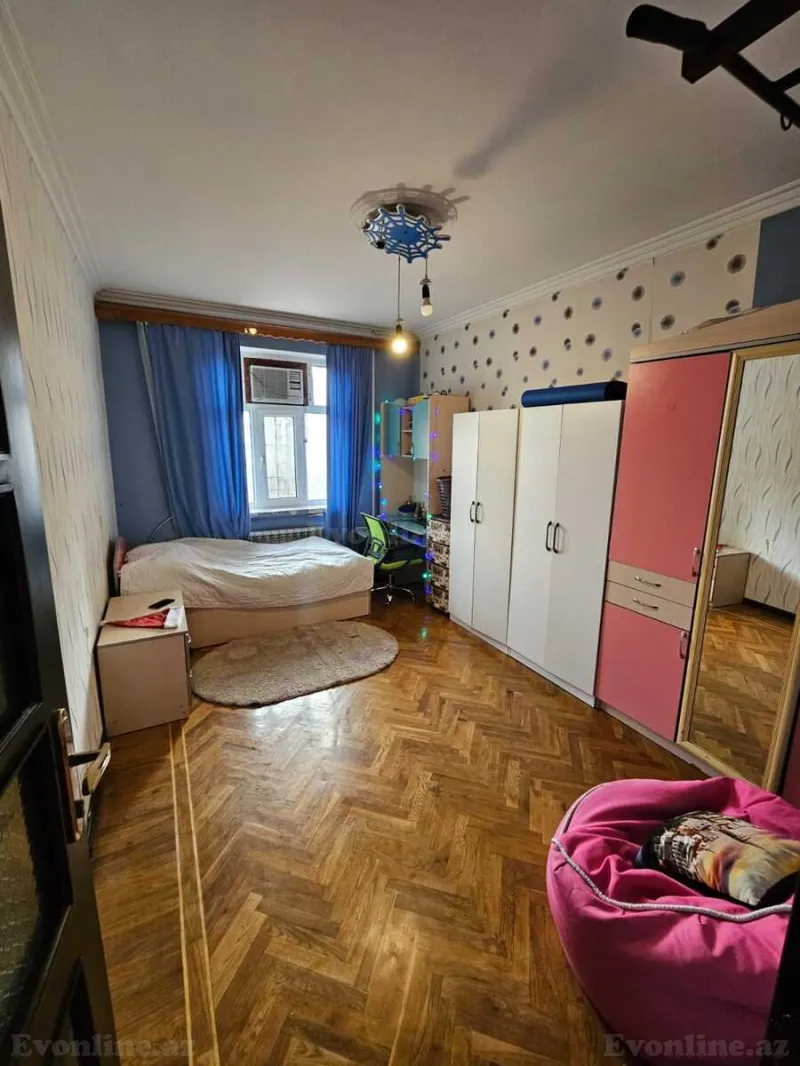 Satılır 4 otaqlı Mənzil Köhnə tikili 100 m² Xalqlar Dostluğu m. - şəkil 2