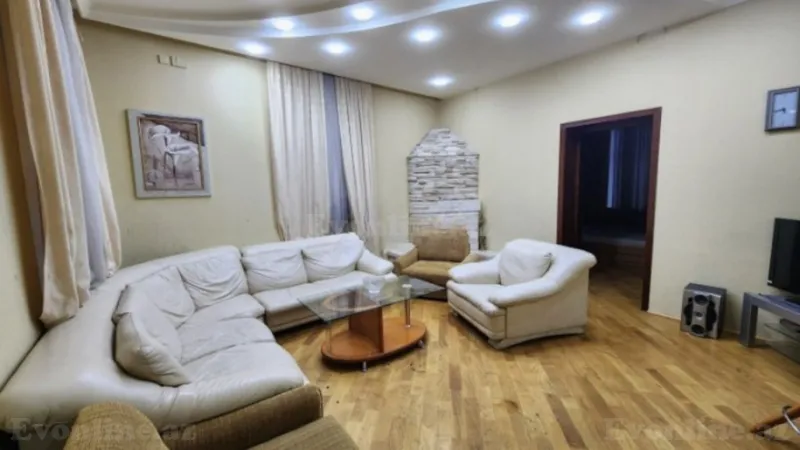 3 otaqlı Mənzil 90 m² Sahil m. Kirayə verilir