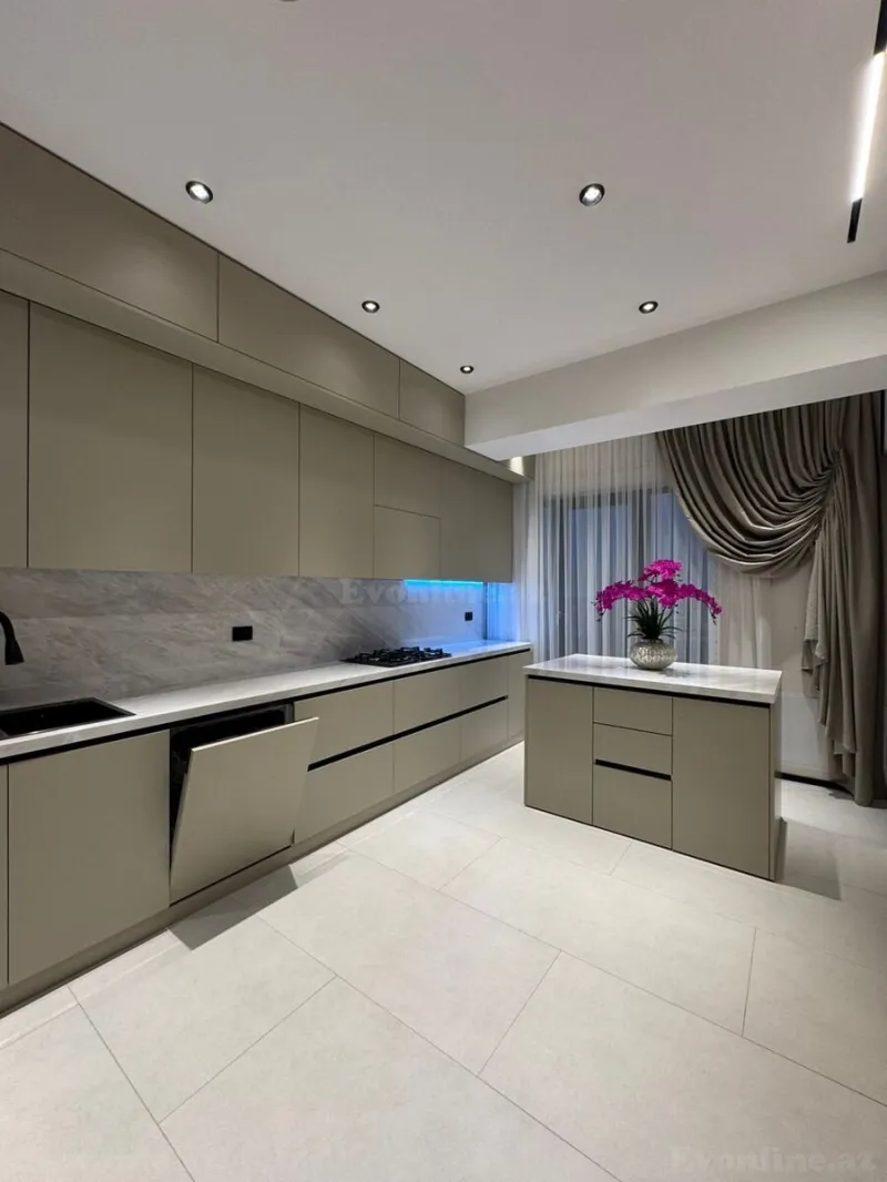 Kirayə verilir 3 otaqlı Mənzil Yeni tikili 135 m² Xətai r. - şəkil 2