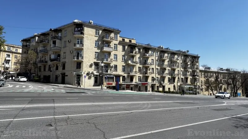 2 otaqlı Mənzil 40 m² Elmlər Akademiyası m. Satılır