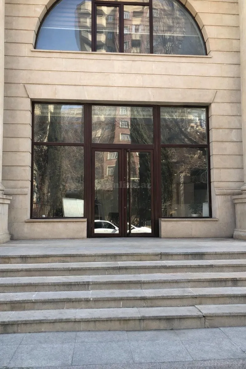 7 otaqlı Ofis 220 m² 28 May m. Kirayə verilir