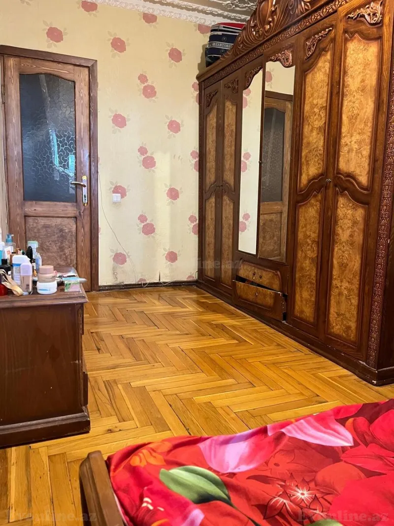 Satılır 2 otaqlı Mənzil Köhnə tikili 65 m² Nərimanov r. - şəkil 2