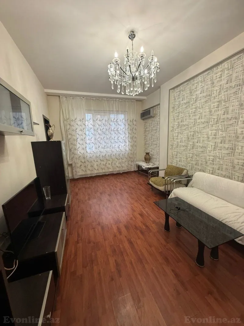3 otaqlı Mənzil 100 m² 8 Noyabr m. Kirayə verilir