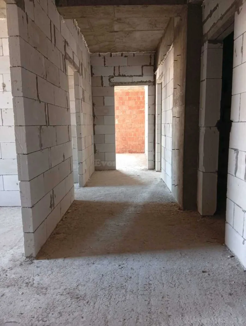 4 otaqlı Mənzil 127 m² Qara Qarayev m. Satılır