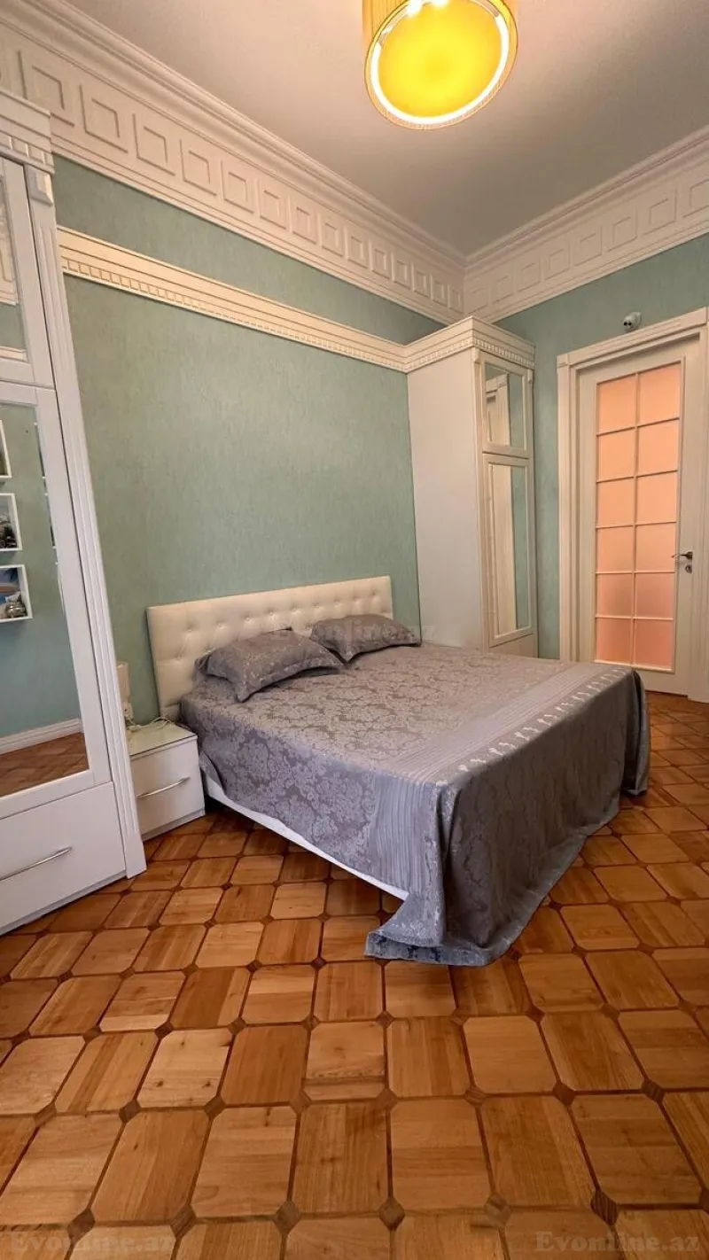 Satılır 5 otaqlı Mənzil Köhnə tikili 250 m² Sahil m. - şəkil 12