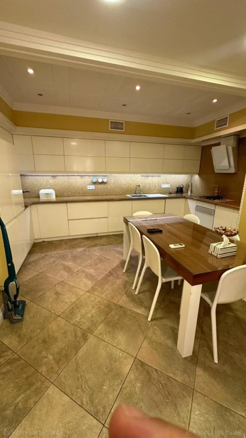 Satılır 5 otaqlı Mənzil Köhnə tikili 250 m² Sahil m. - şəkil 24