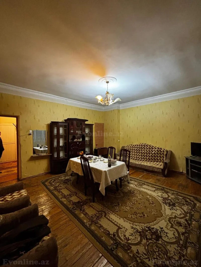 Satılır 2 otaqlı Mənzil Köhnə tikili 70 m² 28 May m.