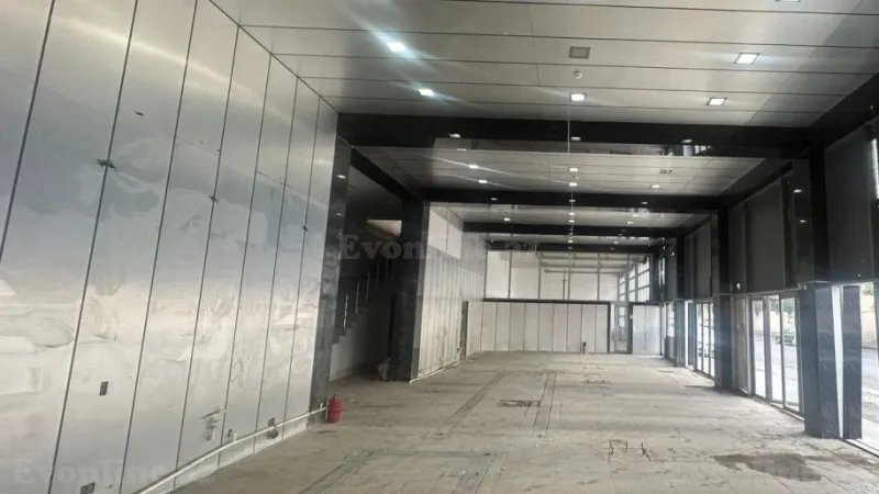Obyekt 1200 m² Neftçilər m. Satılır