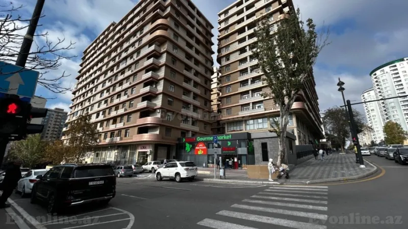 Satılır 3 otaqlı Mənzil Yeni tikili 148 m² 28 May m.