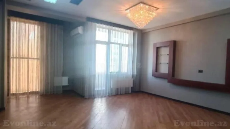 4 otaqlı Mənzil 170 m² İnşaatçılar m. Satılır