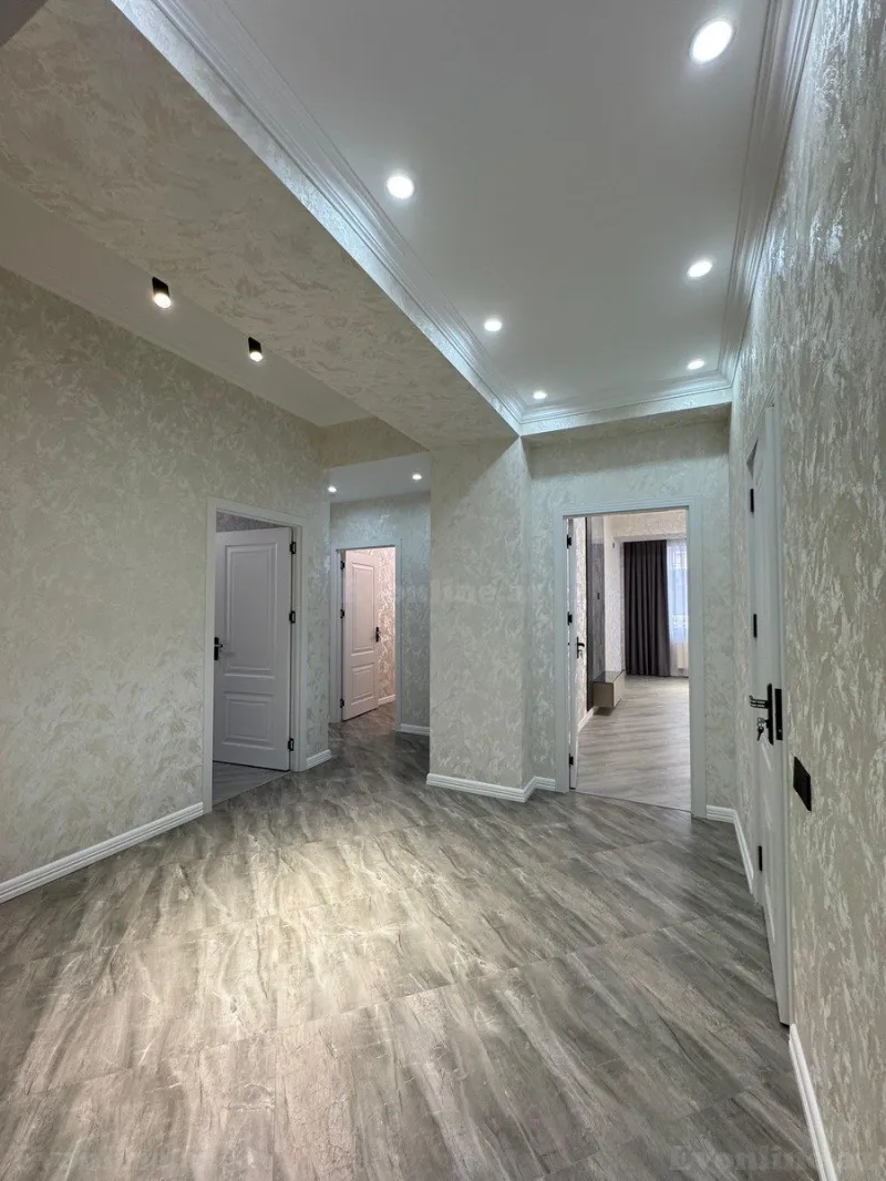 Satılır 3 otaqlı Mənzil Yeni tikili 97 m² 8-ci mikrorayon