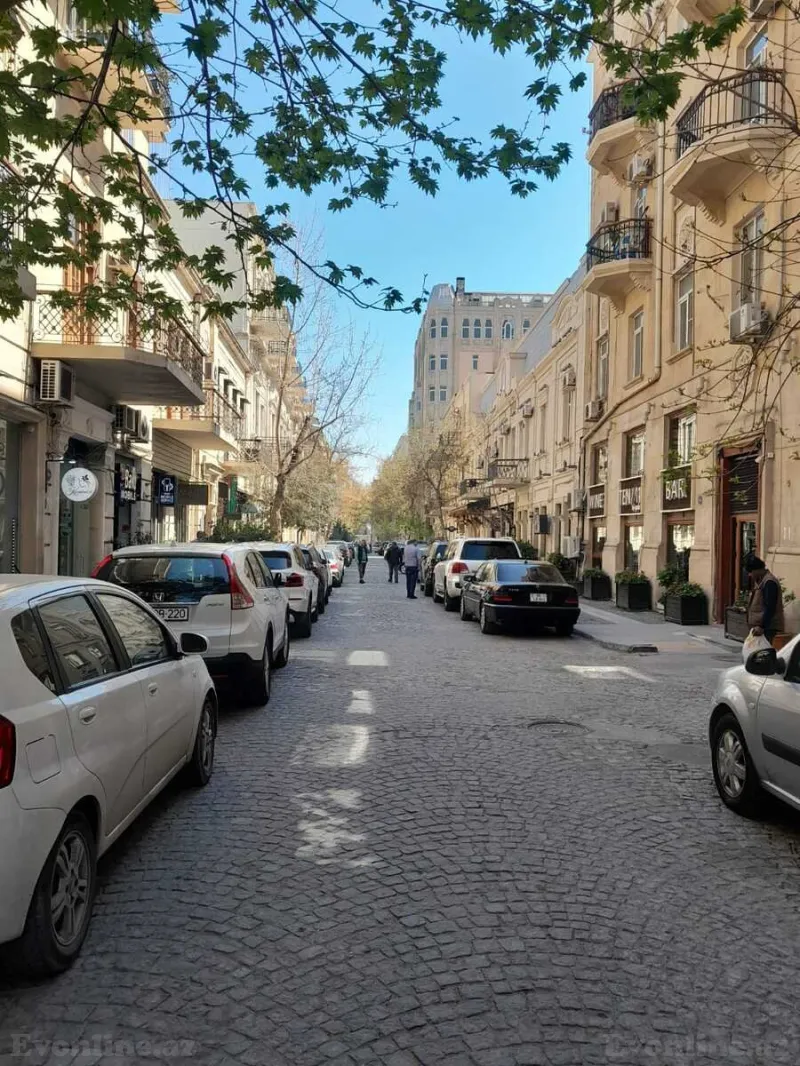 Satılır 3 otaqlı Mənzil Köhnə tikili 110 m² Sahil m. - şəkil 3