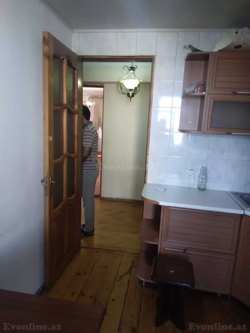 Satılır 2 otaqlı Mənzil Köhnə tikili 70 m² Gənclik m. - şəkil 3